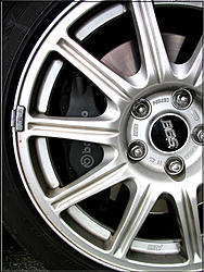 diff between STi and STi limited????-blackbrakes.jpg