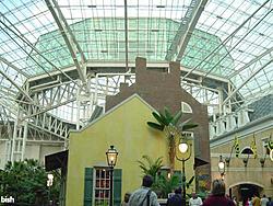 Wow...  What a COOL hotel!-opry06.jpg