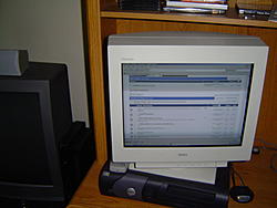 WTT: White 17&quot; Trinitron White Dell Monitor for Black one.-dsc01124.jpg
