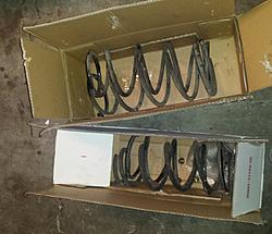 FS: 05 Forester xt stock springs-20141009_184707.jpg