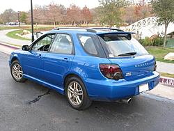 Blue Wagon by the lake-0222_r.jpg