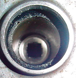 socket stuck in cyl. head spark plug well (was: HELP!! Anyone ever see this happen?)-dsc01443.jpg