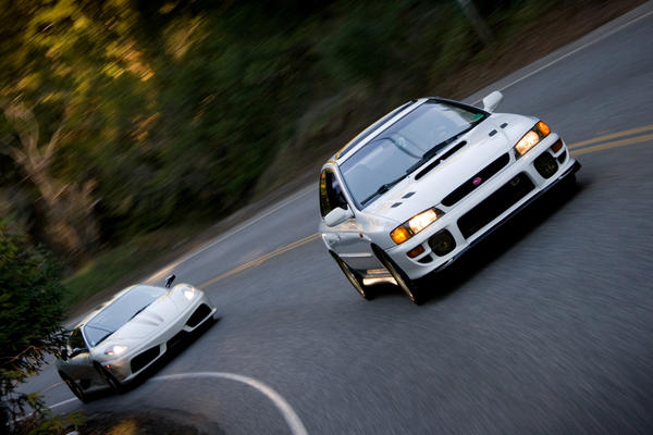 Featured Image : 2.5RS Chased by Ferrari